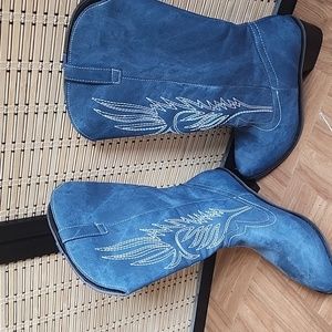 Womans size 8 .5  denim blue with white stitching cowboy boots